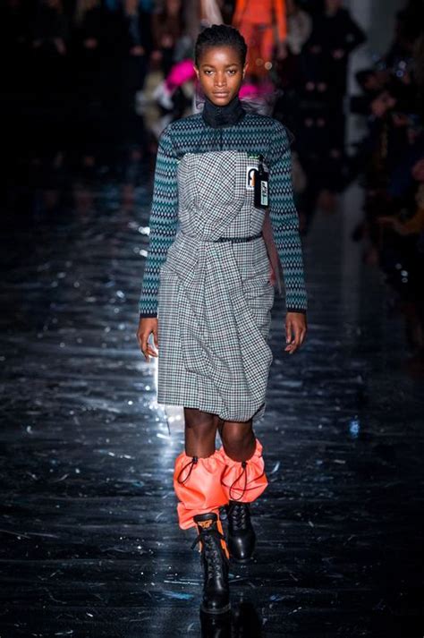 prada estste 2018 elle|48 Looks From Prada Fall 2018 MYFW Show .